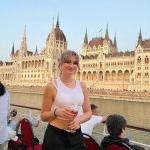 埃拉·迪尔斯24岁，摄于2022年秋天，匈牙利布达佩斯